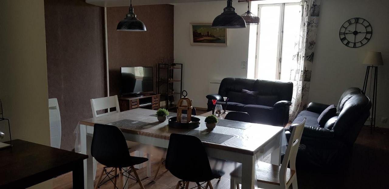 Gite 2 Du Chateau De Feschaux Villeneuve-sous-Pymont 外观 照片