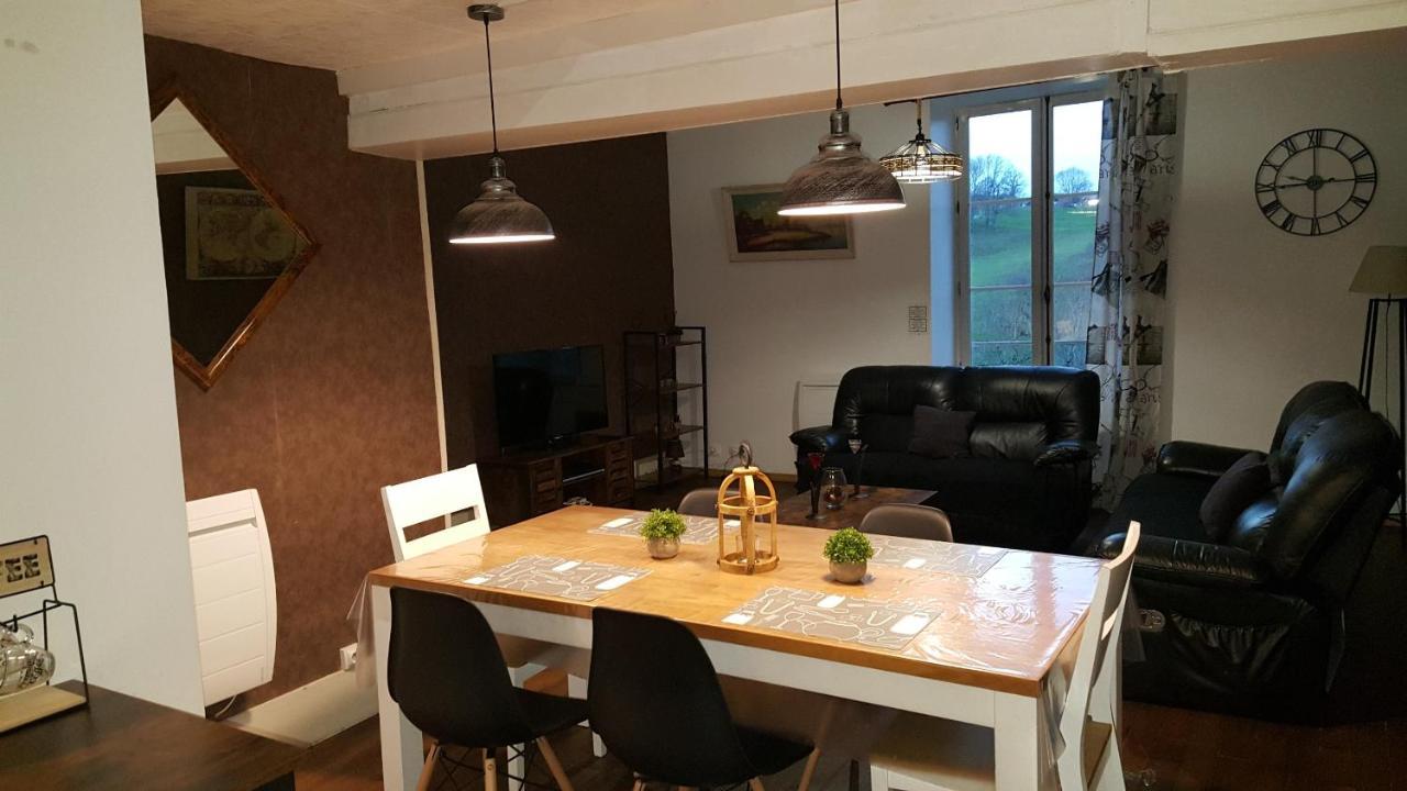 Gite 2 Du Chateau De Feschaux Villeneuve-sous-Pymont 外观 照片